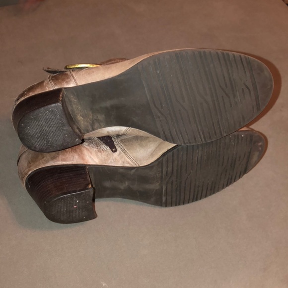 Tan booties with gold buckle - Picture 3 of 4